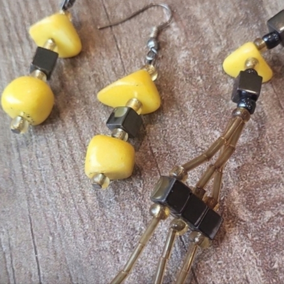 Vintage Yellow & Gunmetal Gray Beaded Necklace & Earrings Set - Picture 3 of 6